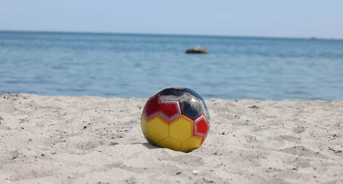 beach-volleyball-3579292_1920-photo-page