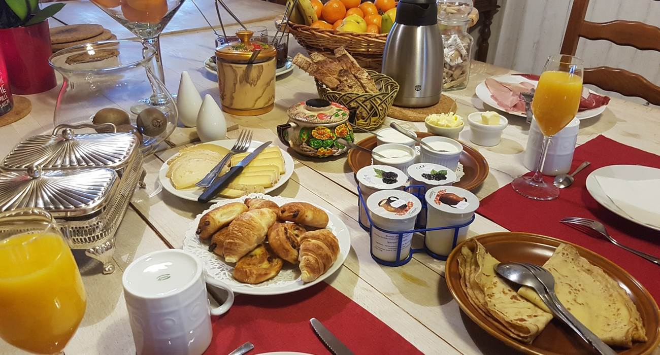Petit déjeuner gourmand campagnard  Le Ranch des Lacs 87120-page