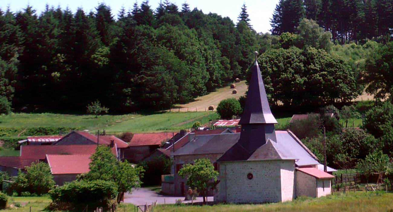 Eglise d'Augne, dans le bourg à 4 km du Ranch des Lacs, la plus petite église du département 87-page
