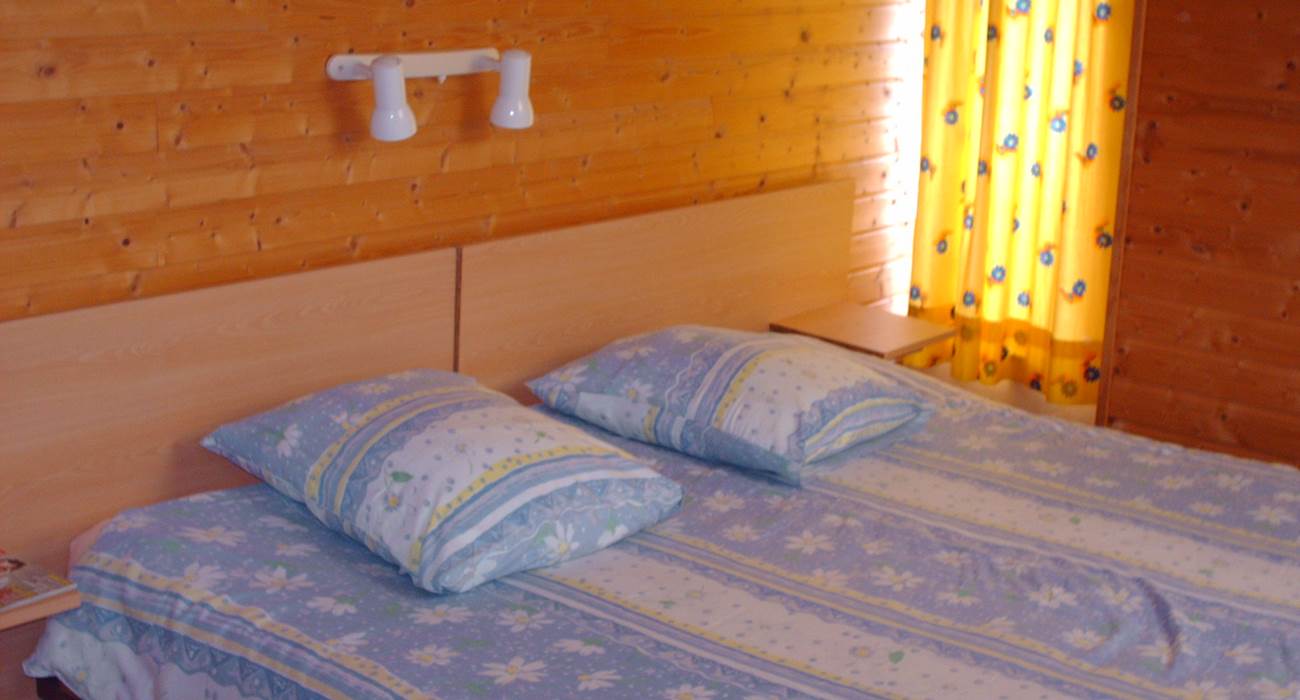 Chambre double 1er étage lit de 1,80m x 2,00m-page