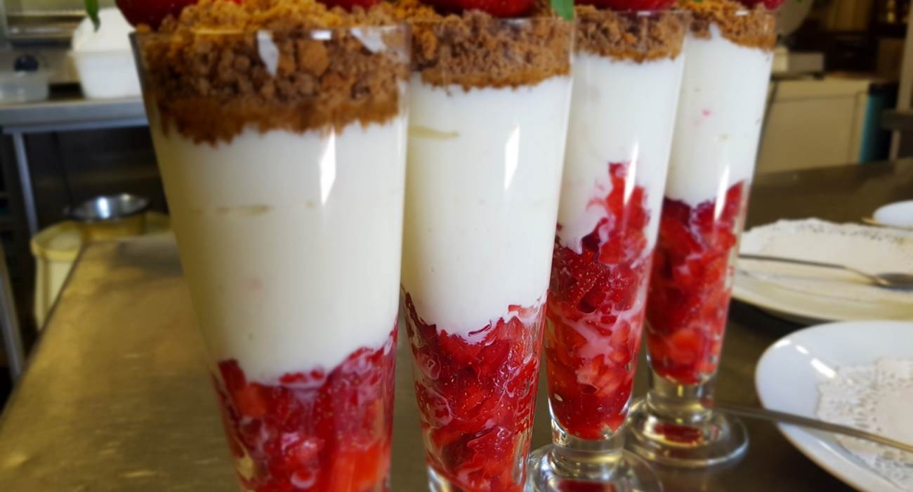 fromage blanc battu aux fraises de Montgibaud et speculoos le Ranch des Lacs-page