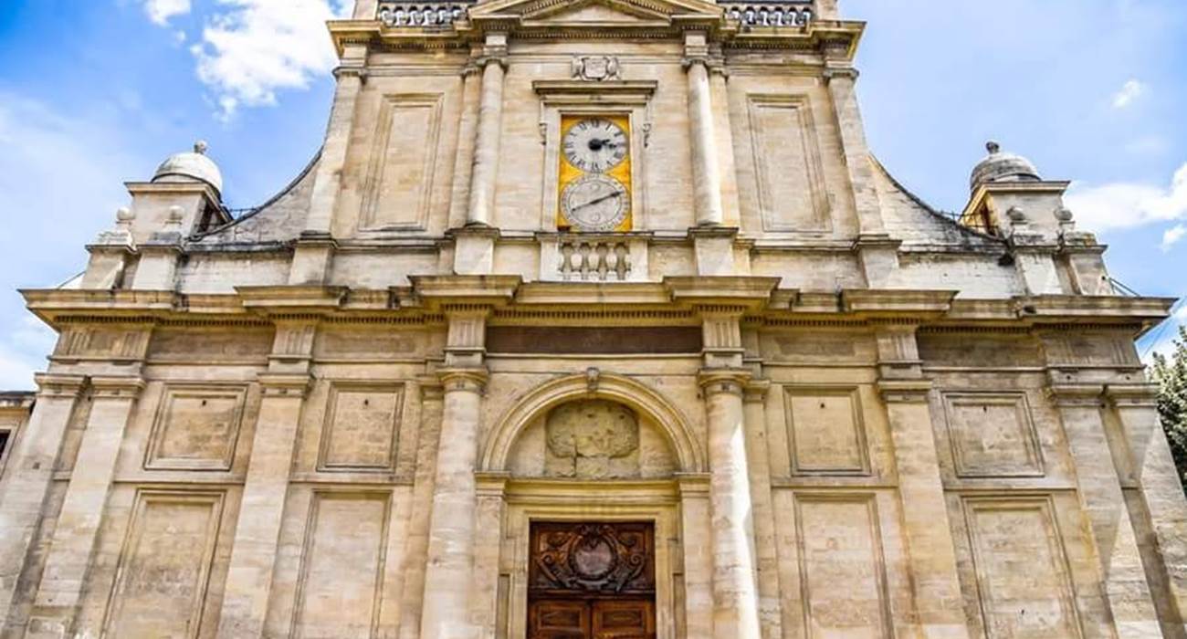 Eglise de l'Isle sur la Sorgue collègiale Notre-dame-des-anges
