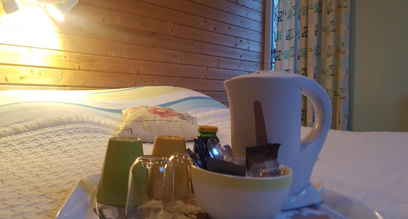 plateau de courtoisie chambre d'hôte Maison du Masjoubert 87120 Etape en Limousin-page