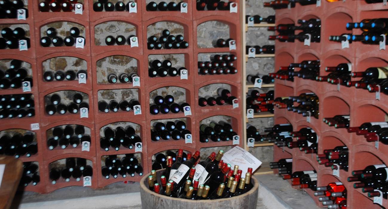 La Cave à vins du Ranch des Lacs Hôtel de Charme Augne-page