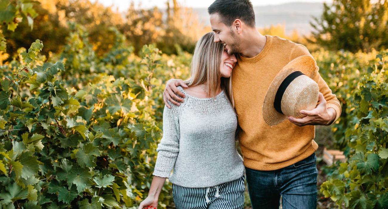 Balade romantique dans le vignoble près des chambres d’hôtes à Biron 17800