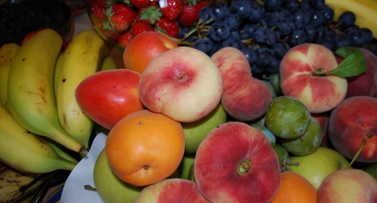 fruits de saison au petit déjeuner gourmand/brunch du Ranch des Lacs Hôtel 87120-page