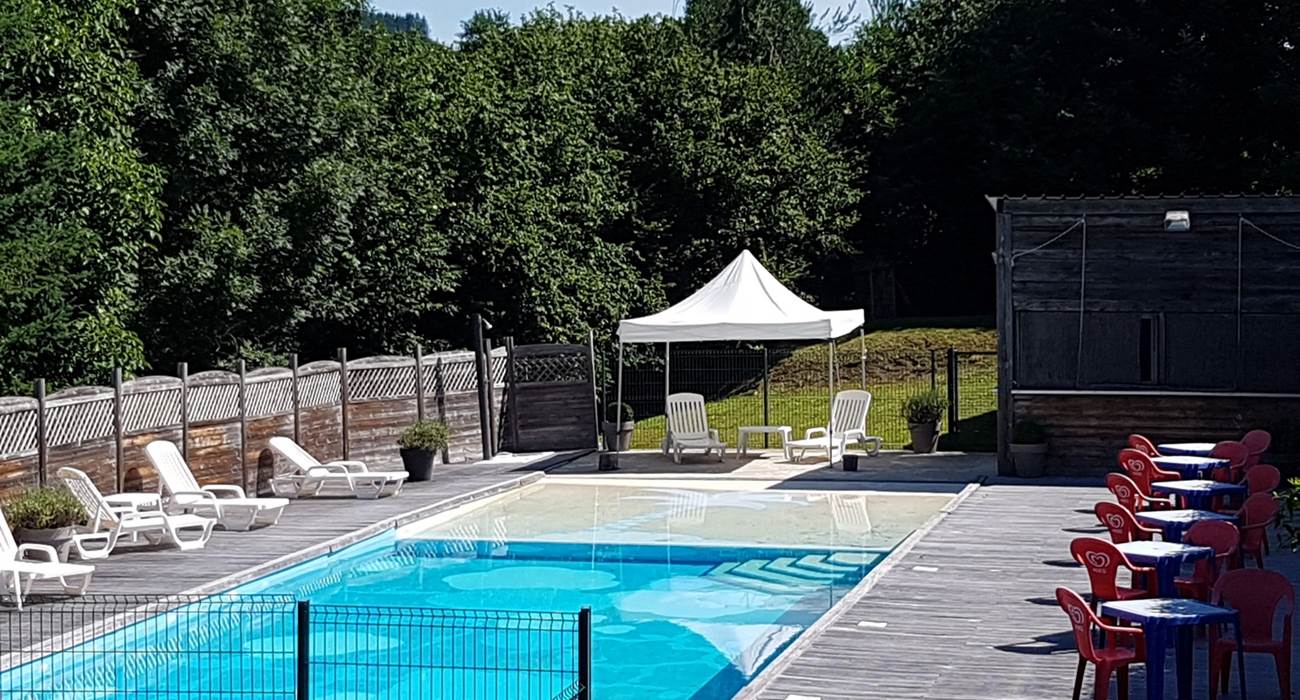 espace piscine au Ranch des Lacs-vacance en Limousin- bien-être, détente-page