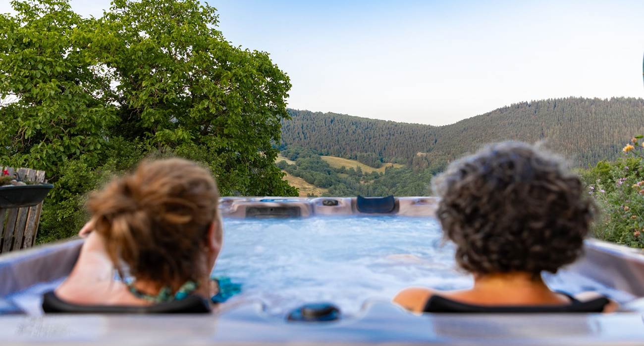 Jacuzzi extérieur privatif à la chambre d'hôtes Orzals-news