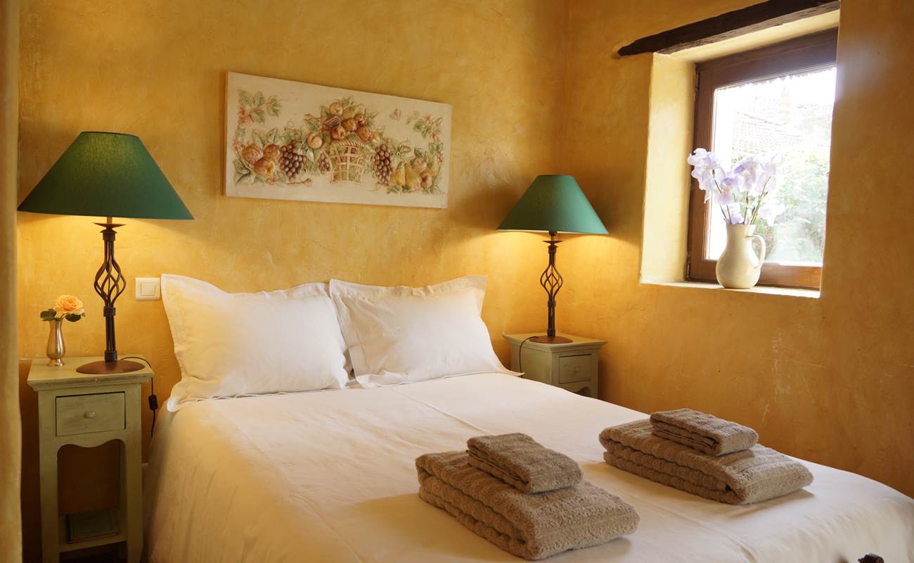 Maison en Provence de charme  - Chambre ocre jaune  - Lapalud - Vaucluse-photo-gallery