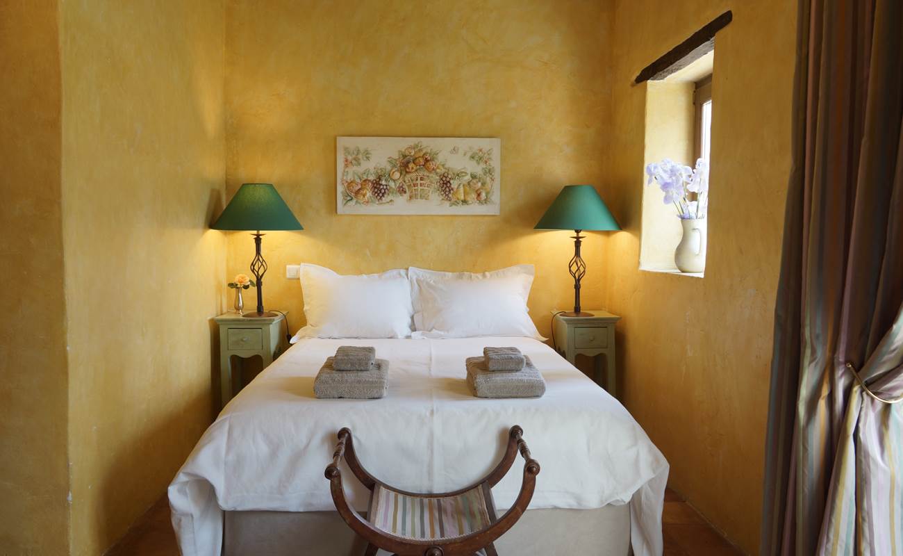 Maison en Provence de charme  - Chambre ocre jaune  - Lapalud - Vaucluse-photo-gallery