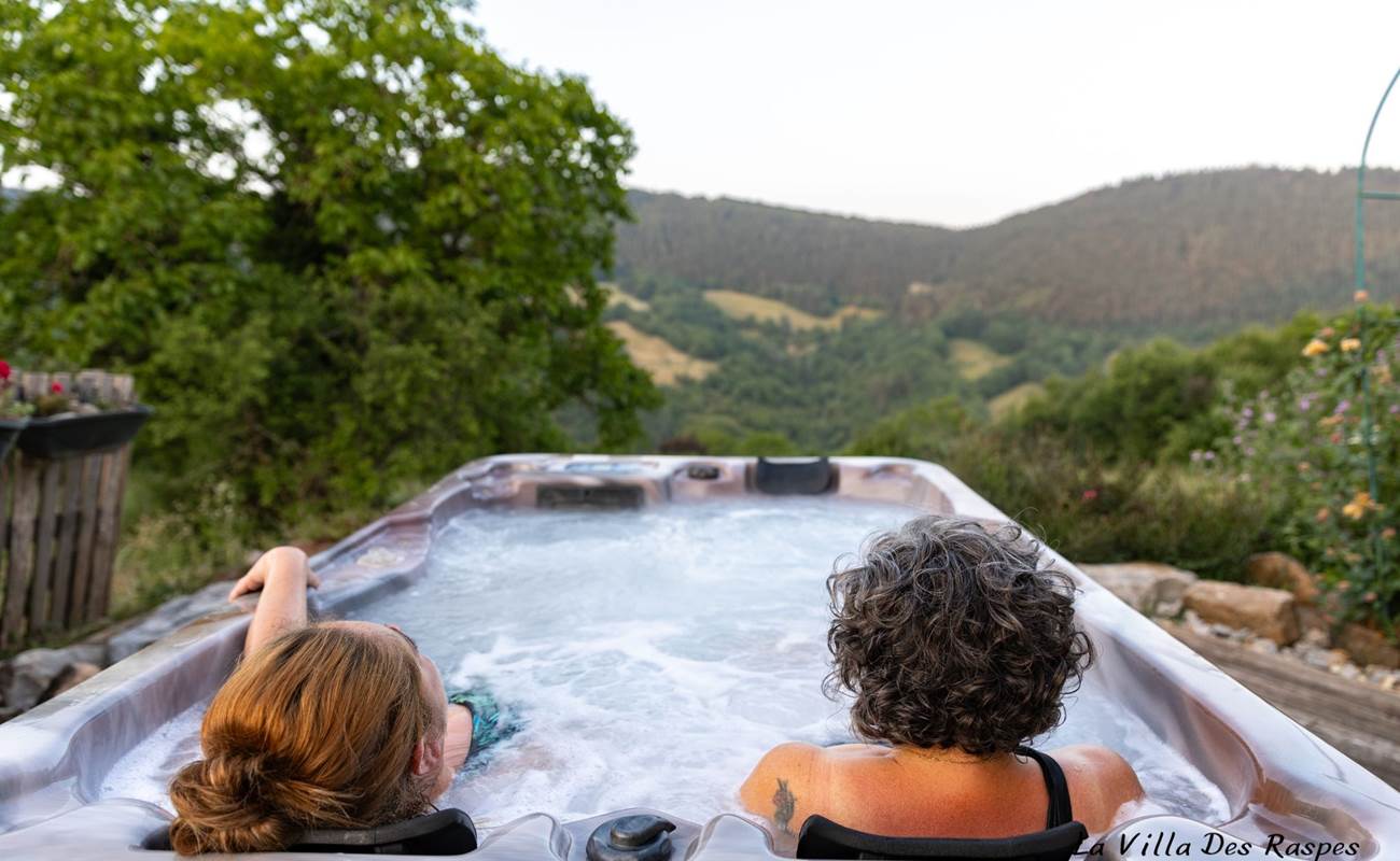 Jacuzzi extérieur privatif entre filles-photo-gallery