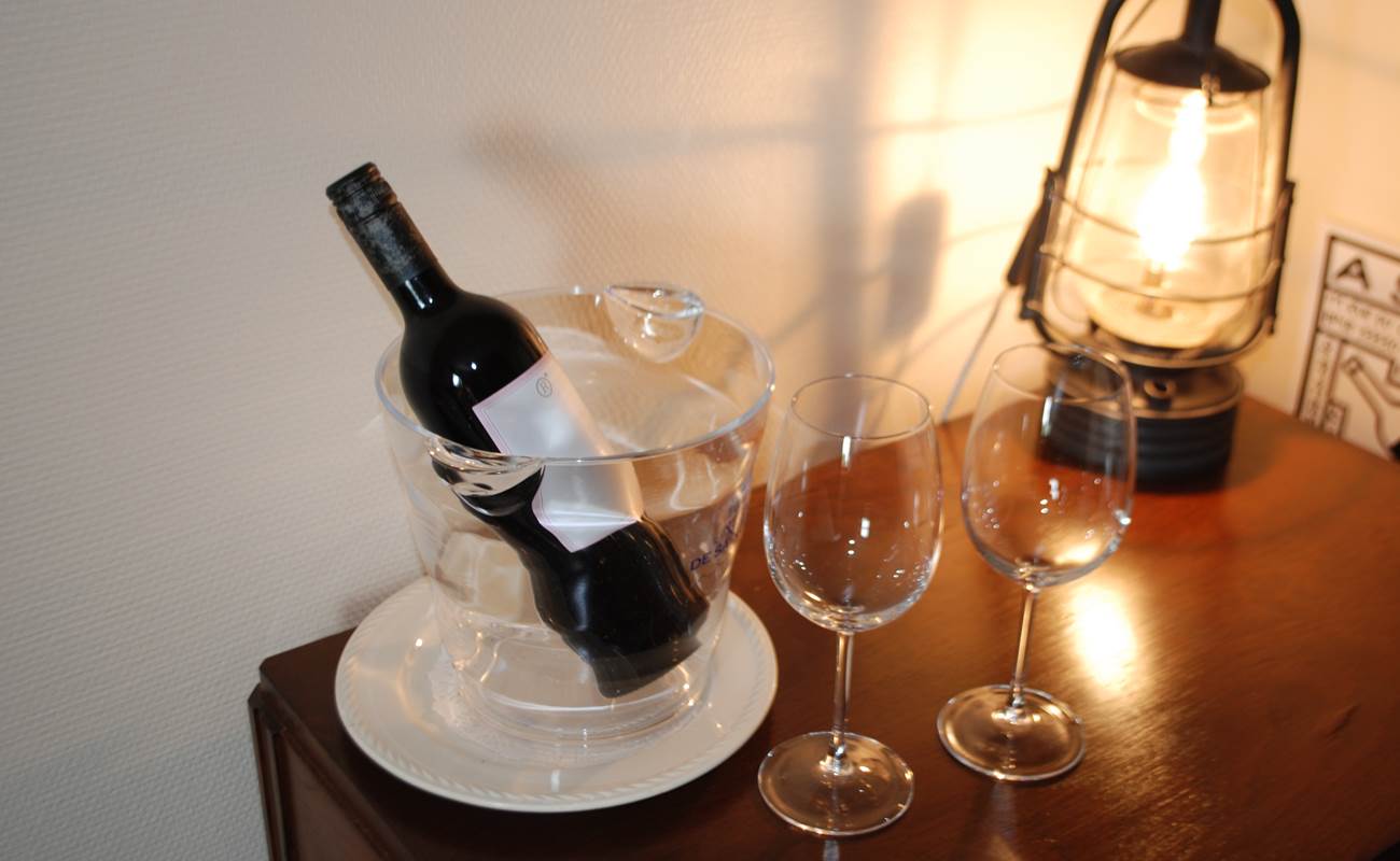 chambre L'R de Rien suggestion de vin Le Ranch des Lacs-photo-gallery