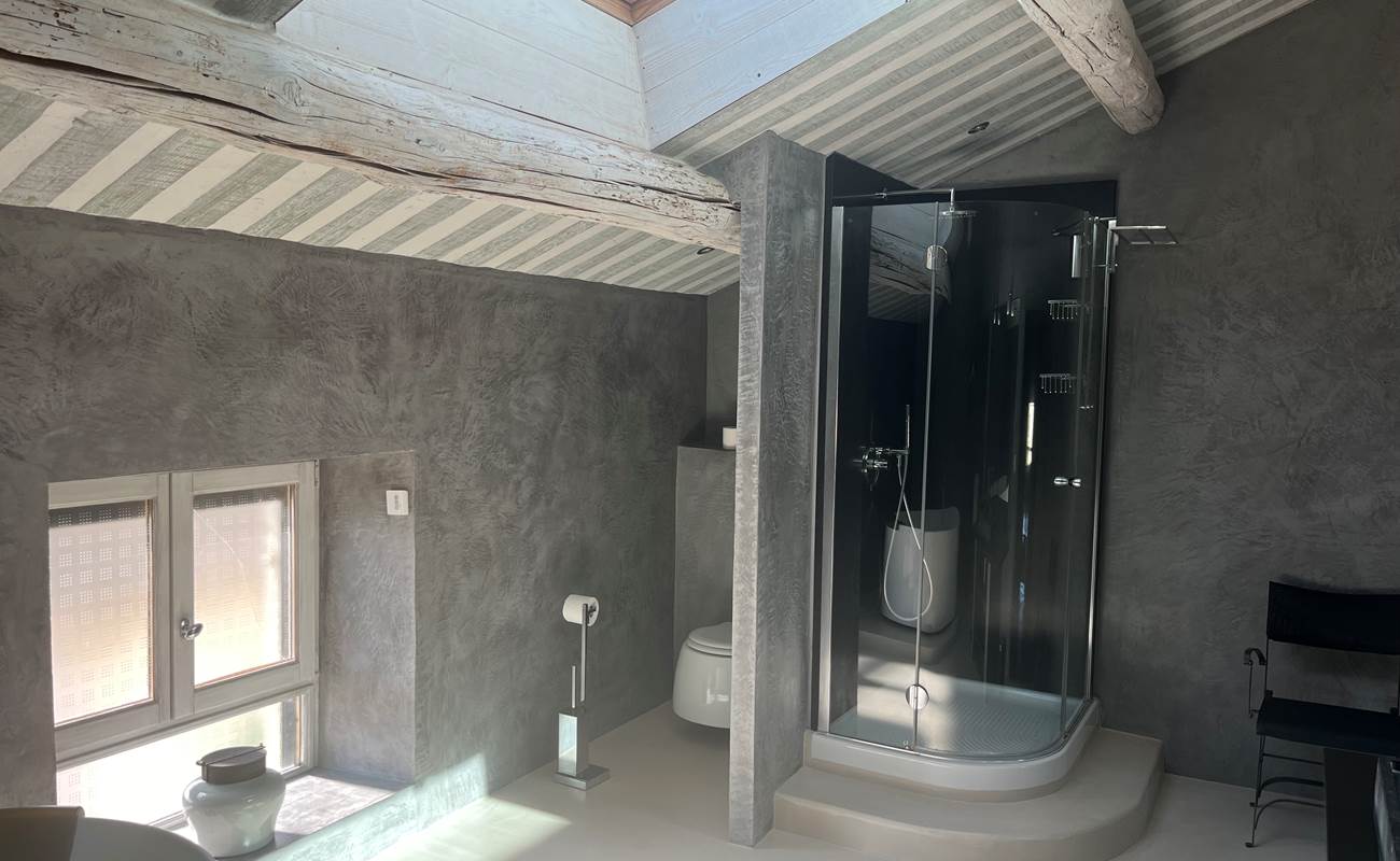 salle de bain lumineuse  en Provence Vaucluse-photo-gallery