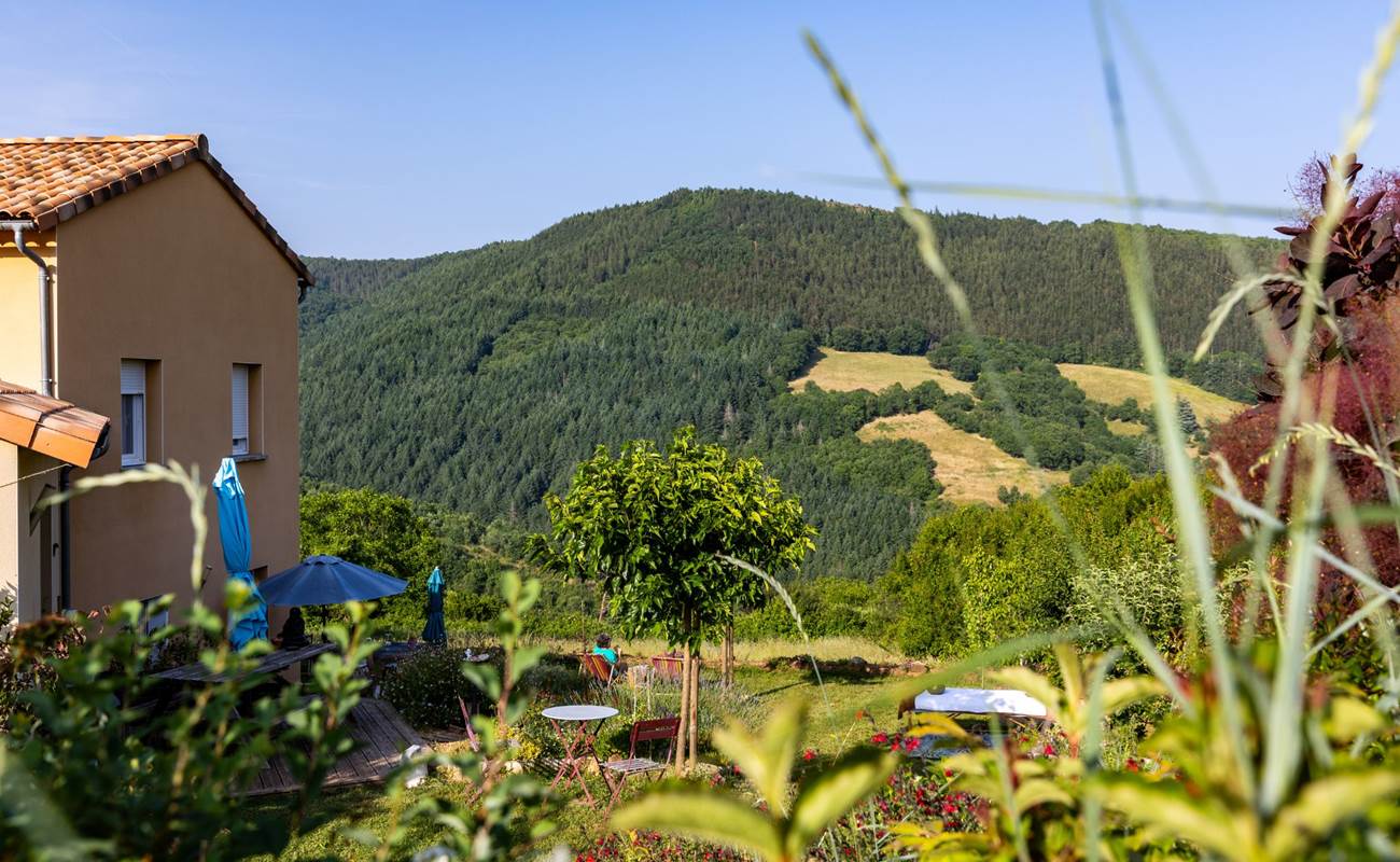 Vue d' ensemble  de La Villa Des Raspes au Printemps-photo-gallery