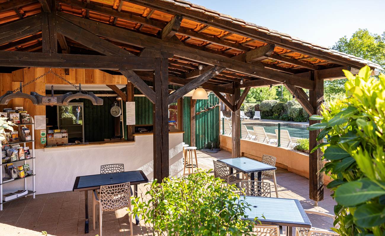 Terrasse et bar près de la piscine-photo-gallery