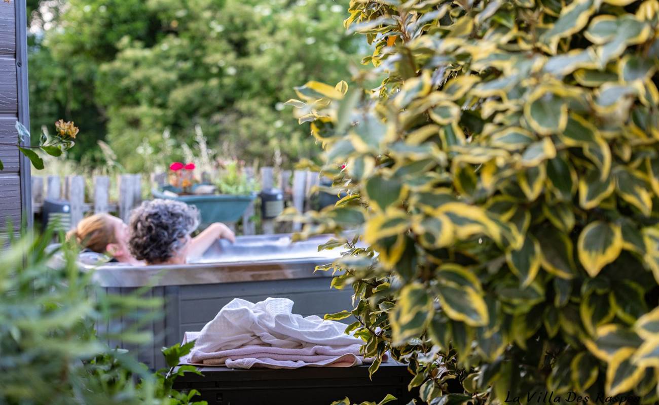 Jacuzzi extérieur privatif à la chambre d'hôtes Orzals-photo-gallery