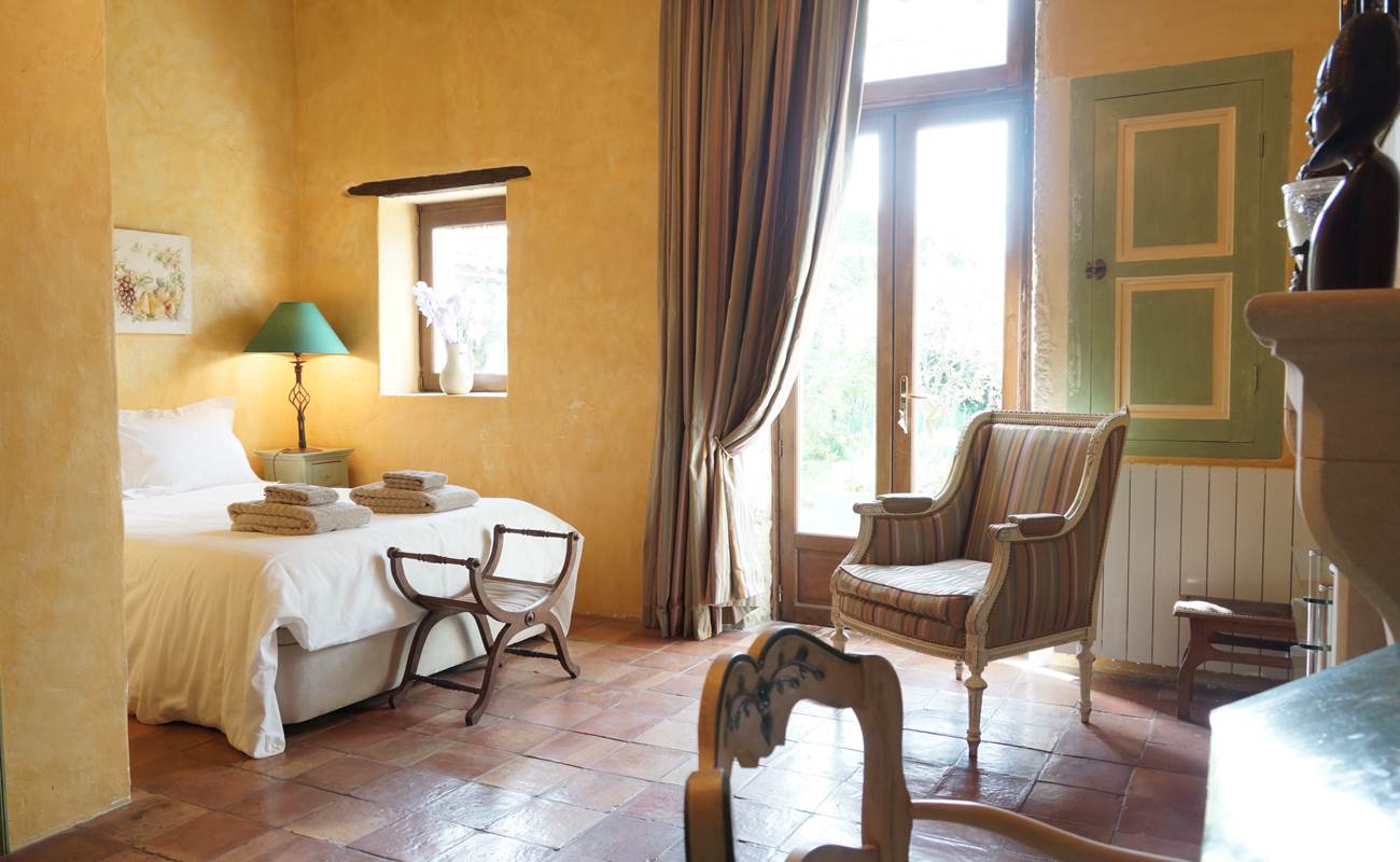 Maison en Provence de charme  - Chambre ocre jaune  - Lapalud - Vaucluse-photo-gallery