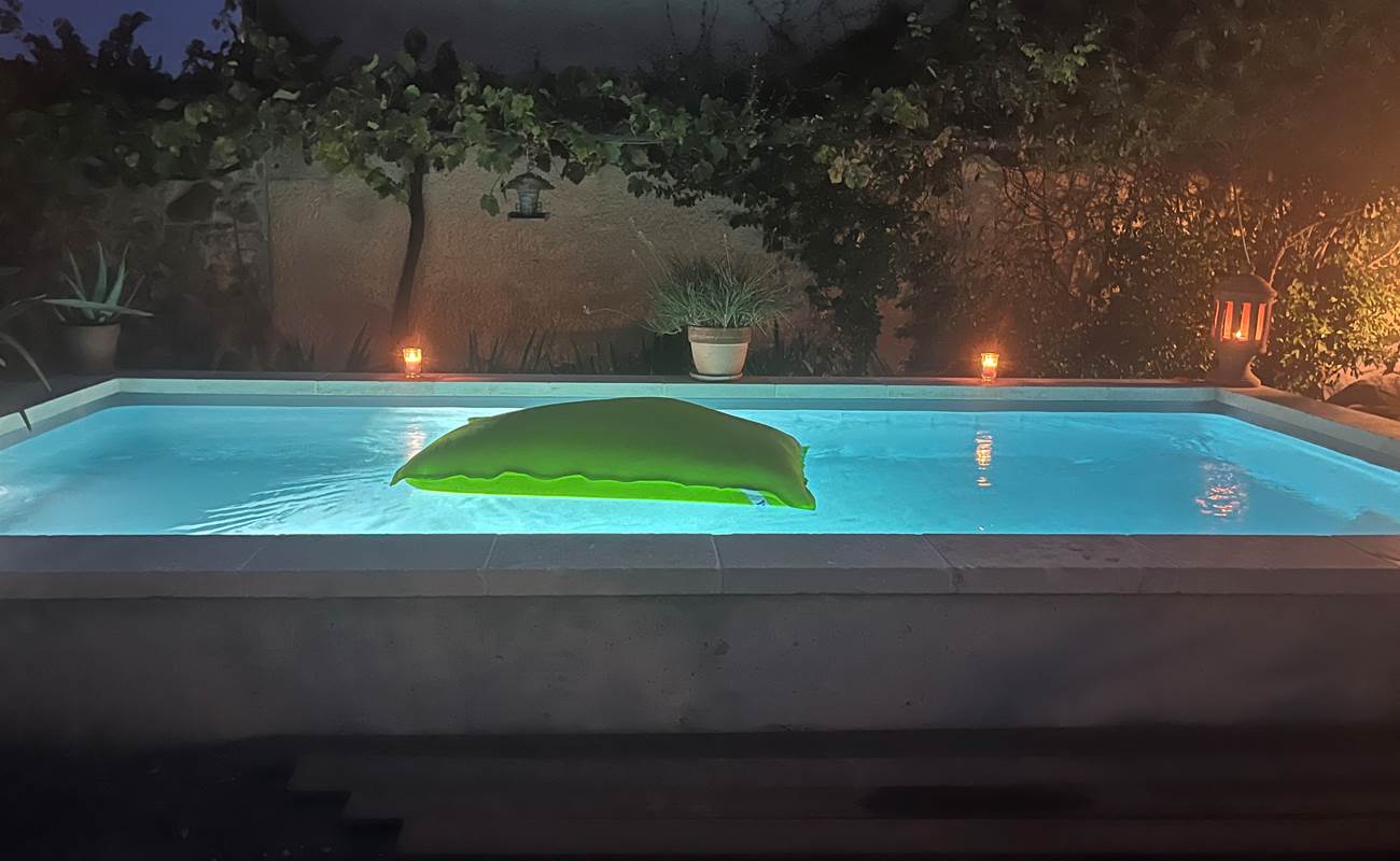 soirée tardive au bord de notre piscine-photo-gallery