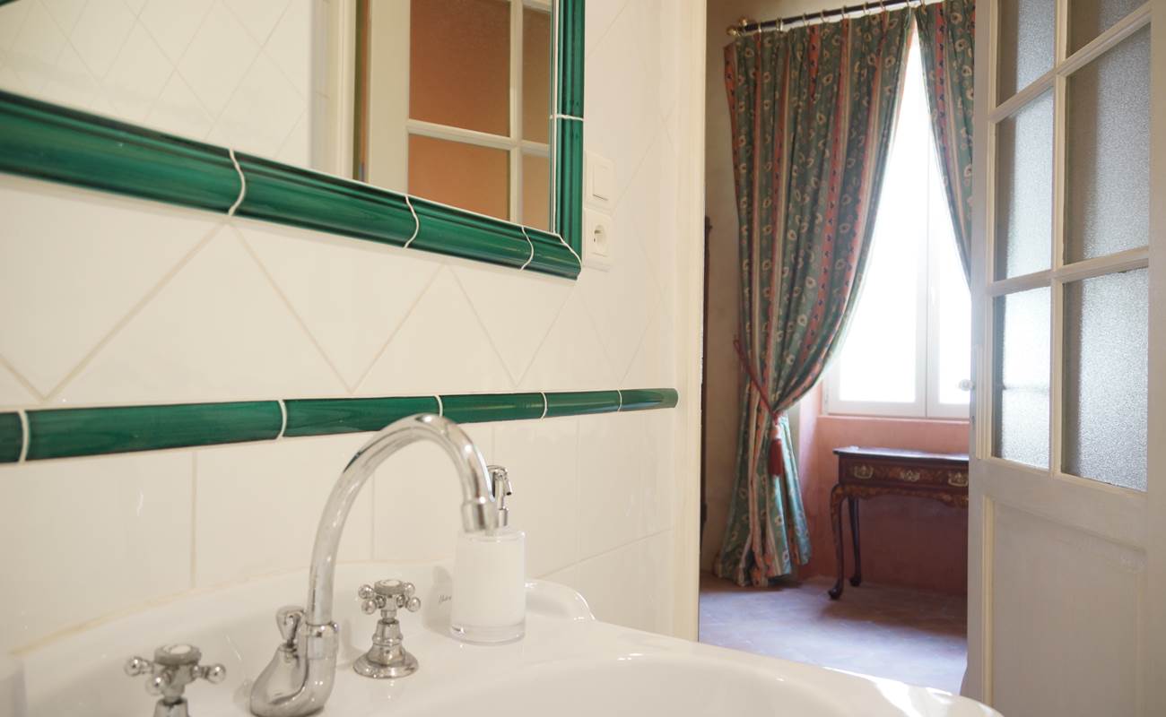 Maison en Provence de charme - Salle d'eau chambre ocre beige et orange - Lapalud - Vaucluse-photo-gallery