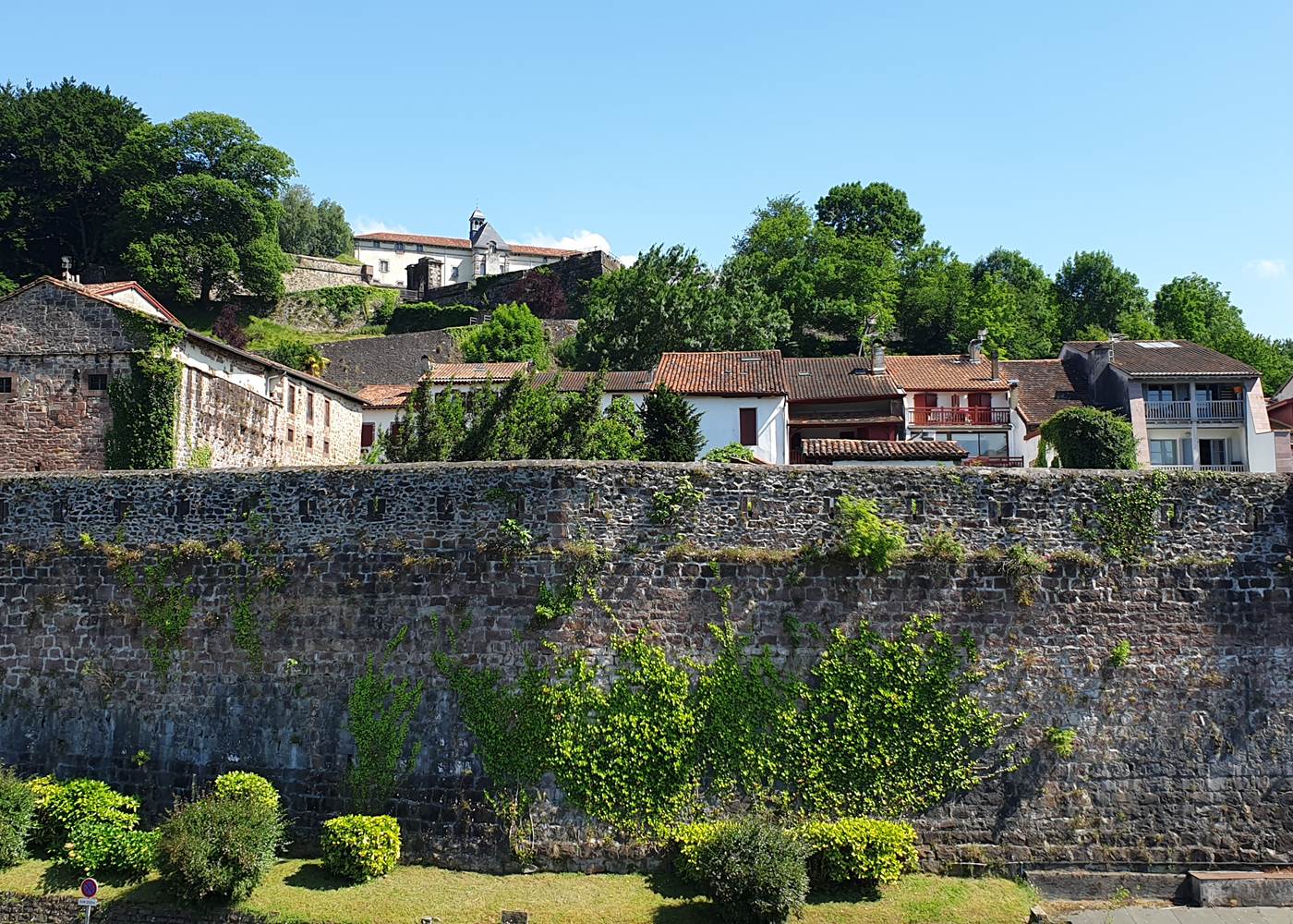 VUE REMPARTS ET CITADELLE DEPUIS APPARTEMENT