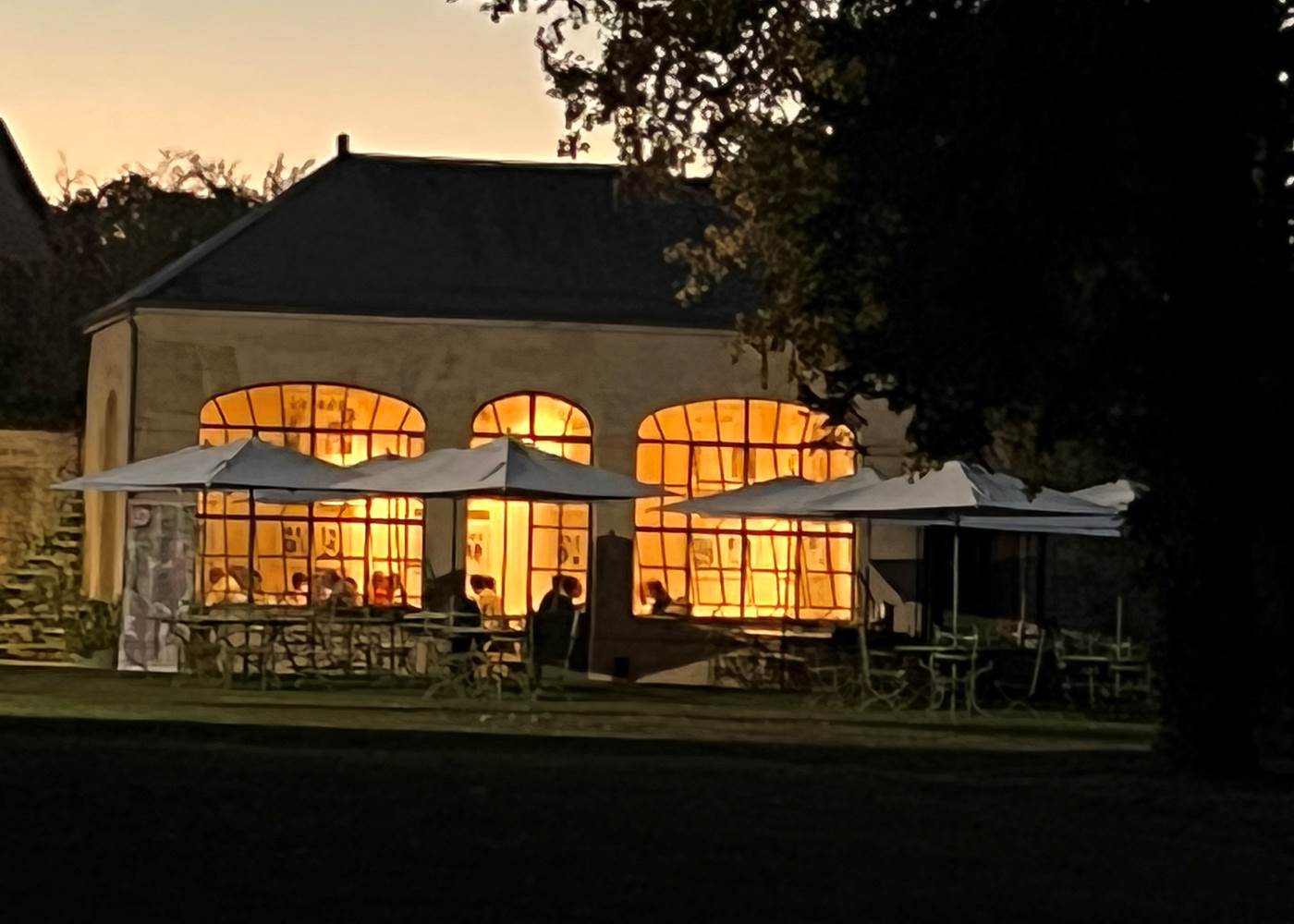 L'ORANGERIE A LA TOMBEE DE LA NUIT