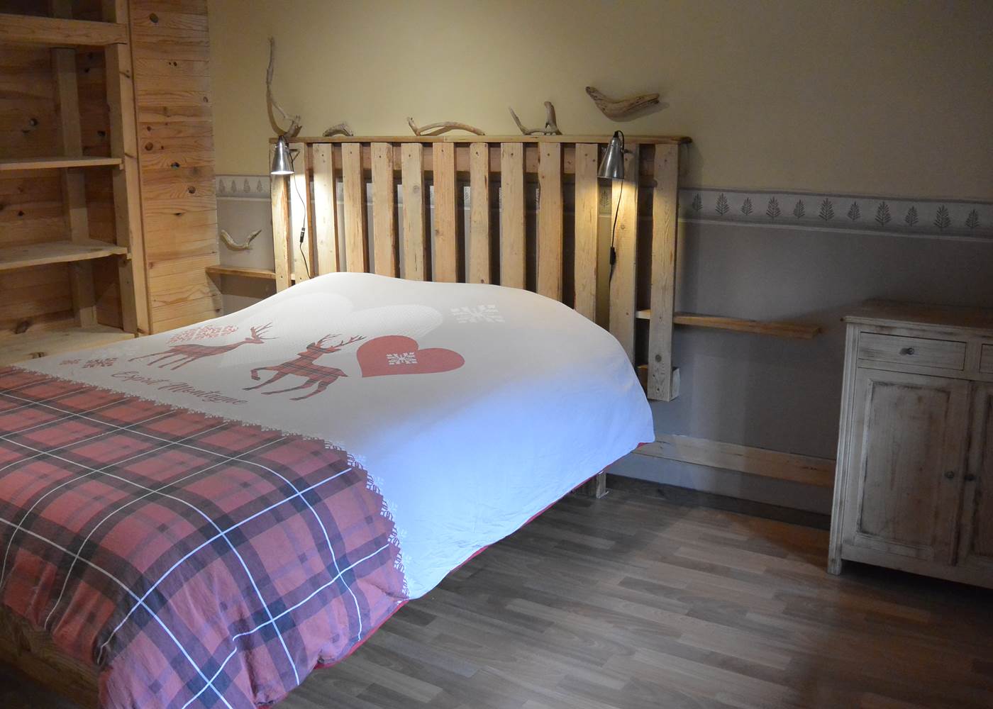 Gîte Tré le grenier - charmant gîte - Gîte le Haut - pour 2 personnes - chambre