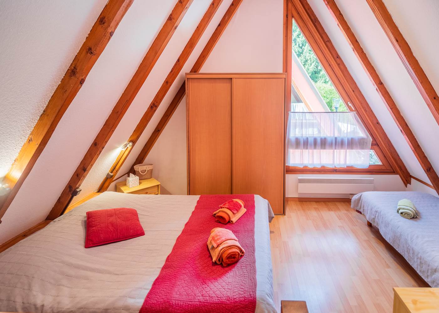 La chambre en mezzanine à l'étage