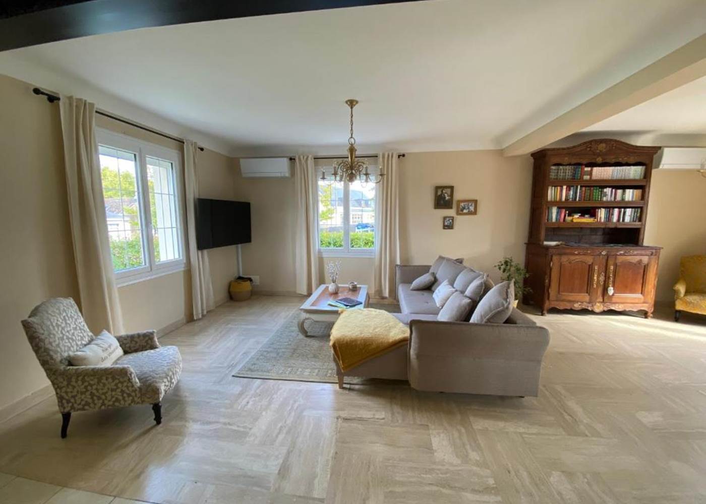 salon et bibliothèque