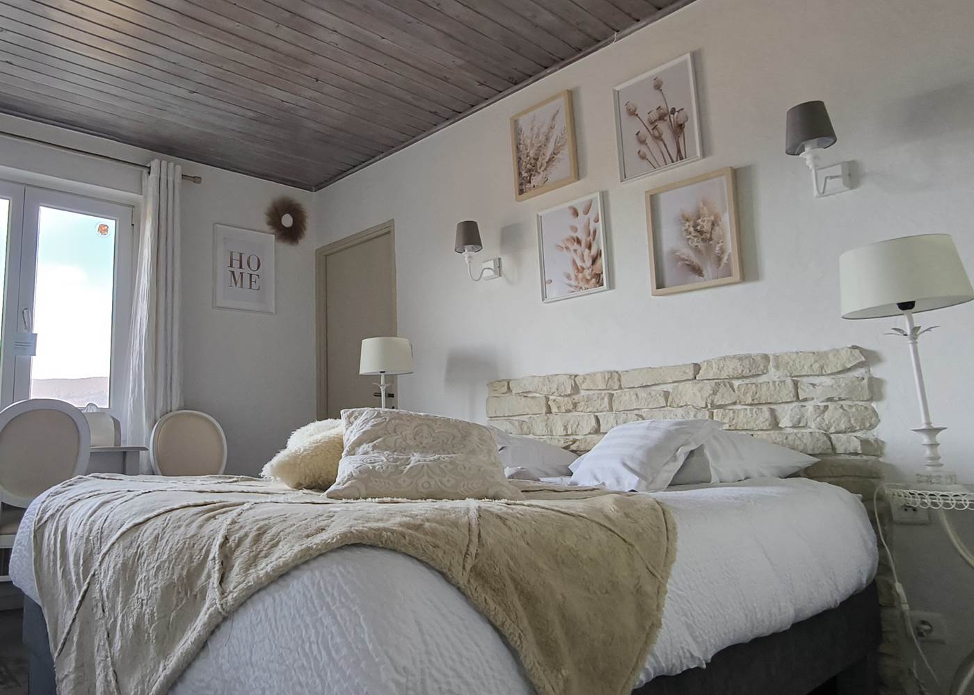 chambre coton, lit queen size, douche italienne, vue panoramique sur les vosges