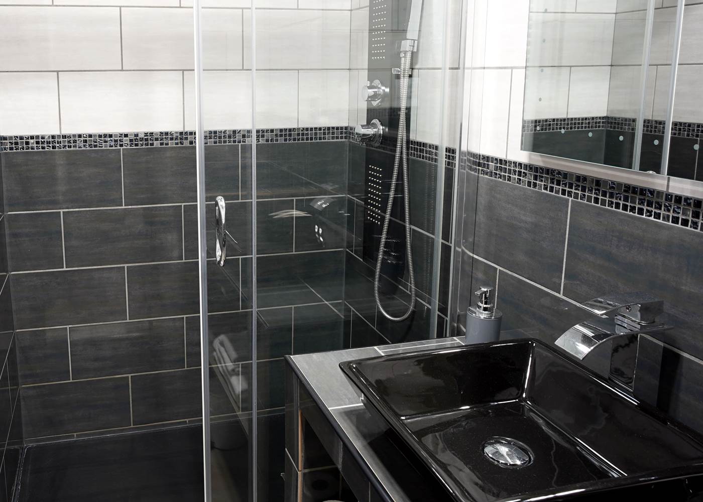 Salle d’eau élégante – Hôtel La Sapinière