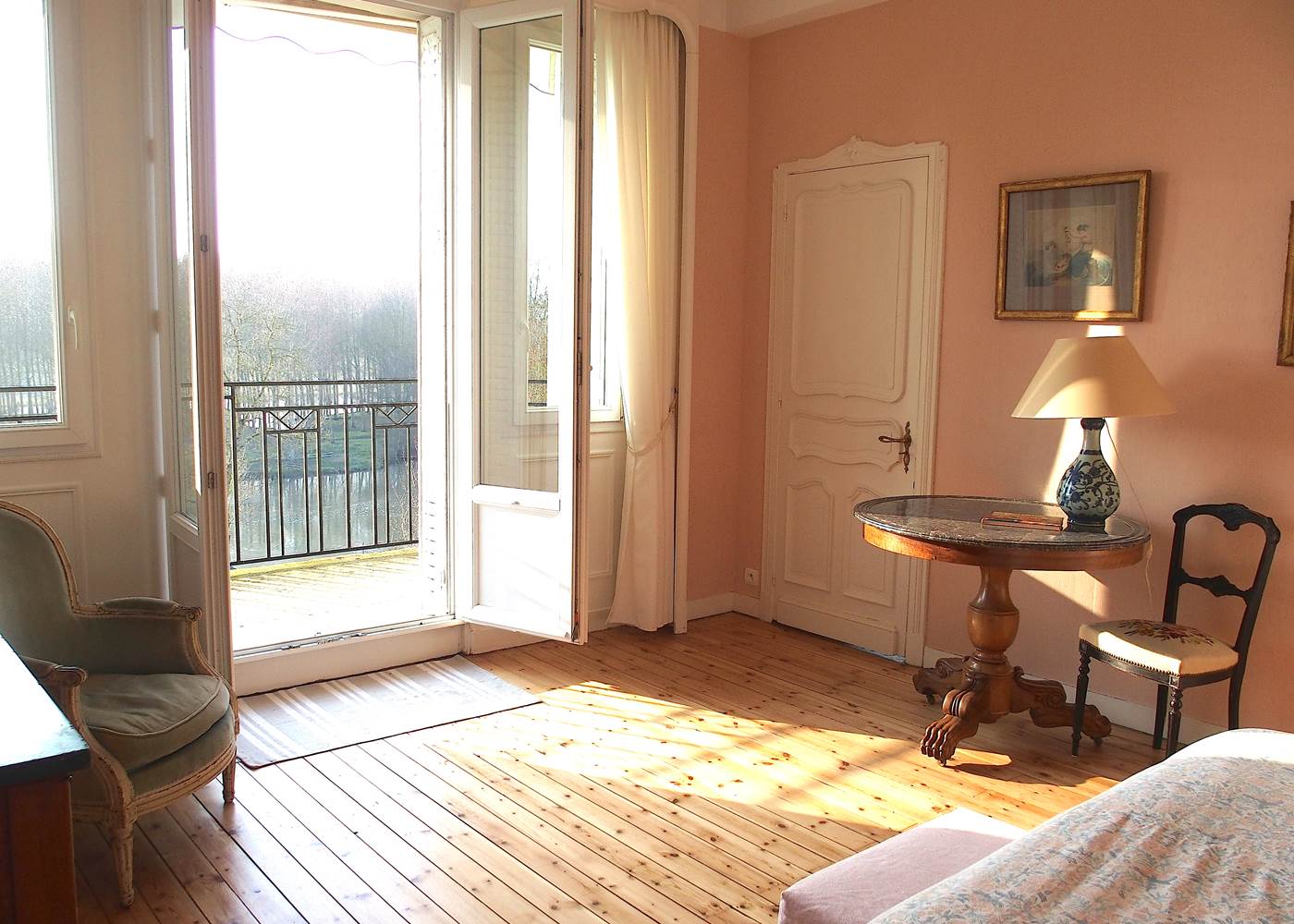 Chambre Rose spacieuse, Lit Queensize, Balcon