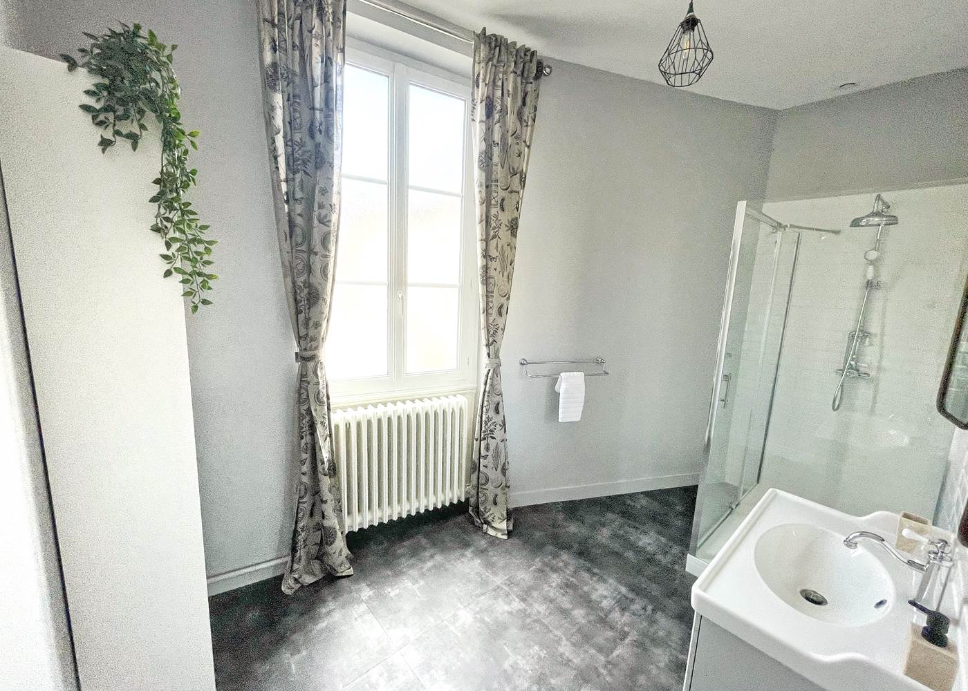 La Maison Voyage 41 - vue ensemble SDB - Chambre Jules Verne