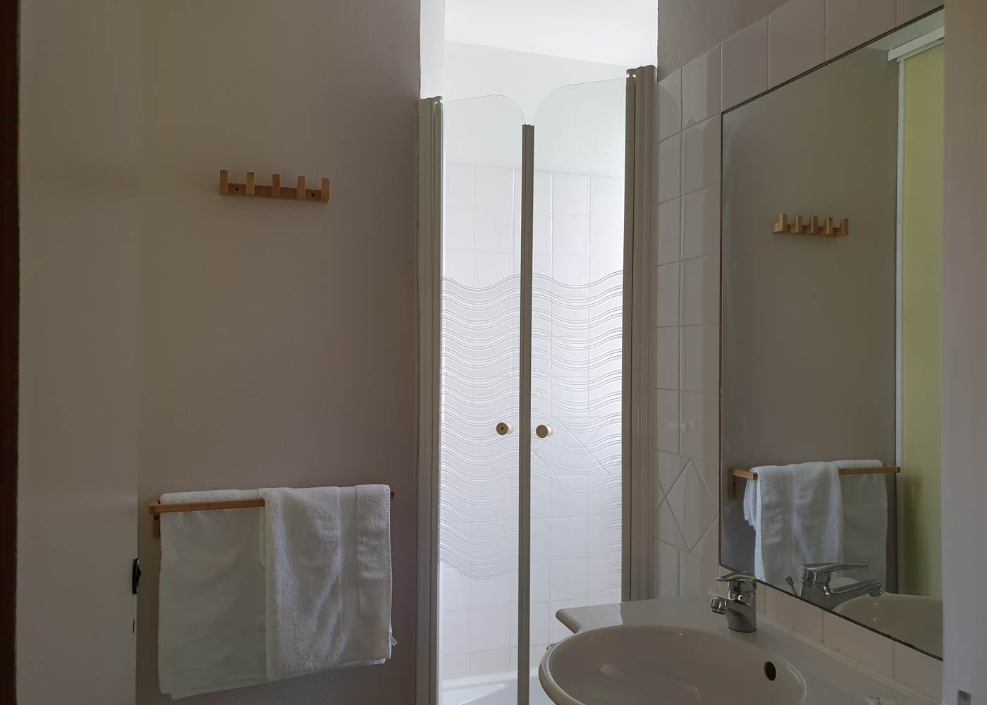 chambre du motel les Tilleuls, hôtel proche du lac de Vassivière