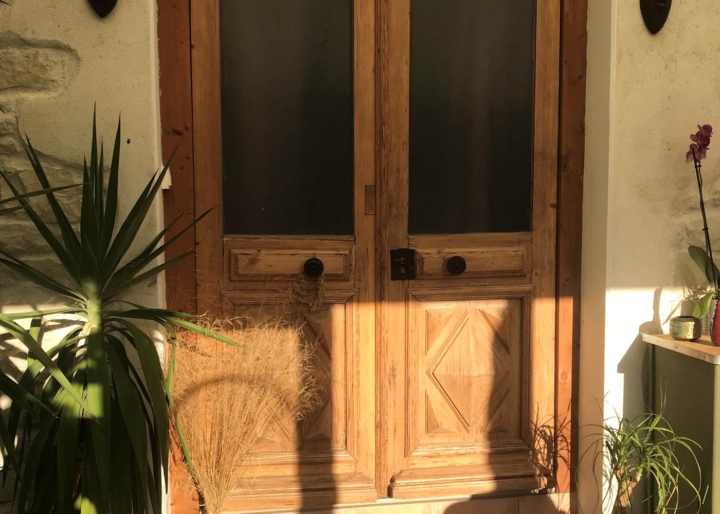 Entrée salle de massage Vanessa depuis véranda