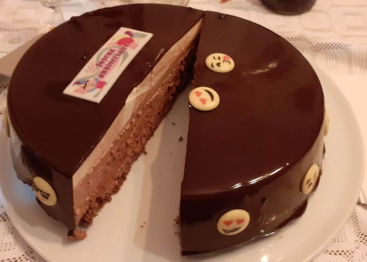 Nous fournissons le gâteau d'anniversaire
