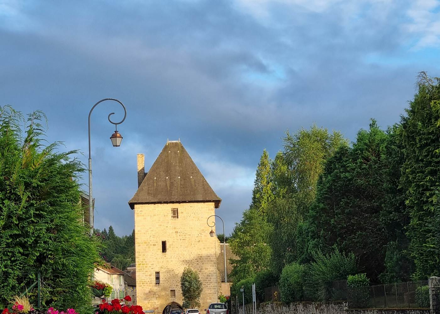 La Tour de Peyrat le Château vue depuis le Bois de l'etang