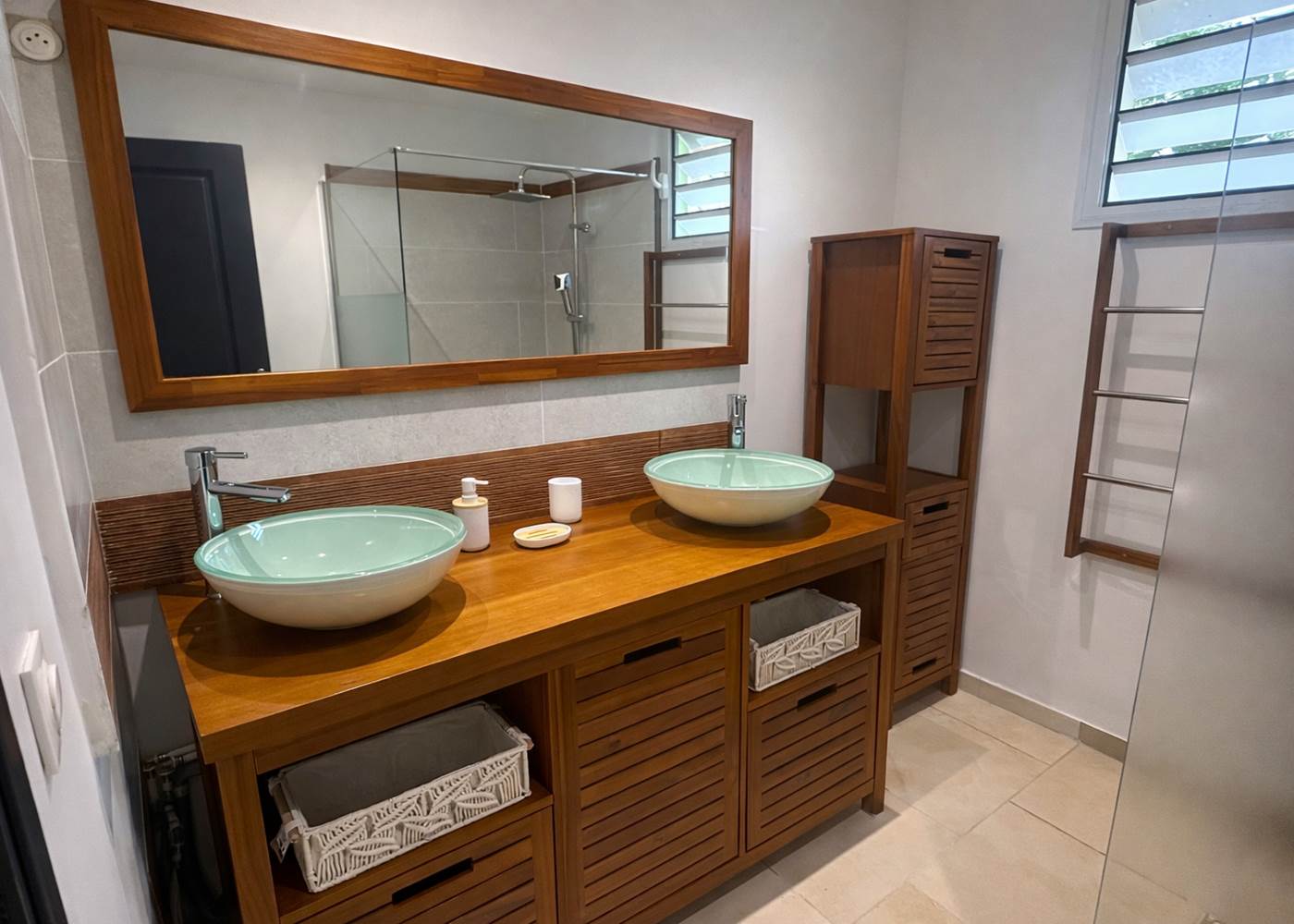 383efbd3-84ba-47a3-ad59-0456845af518_1