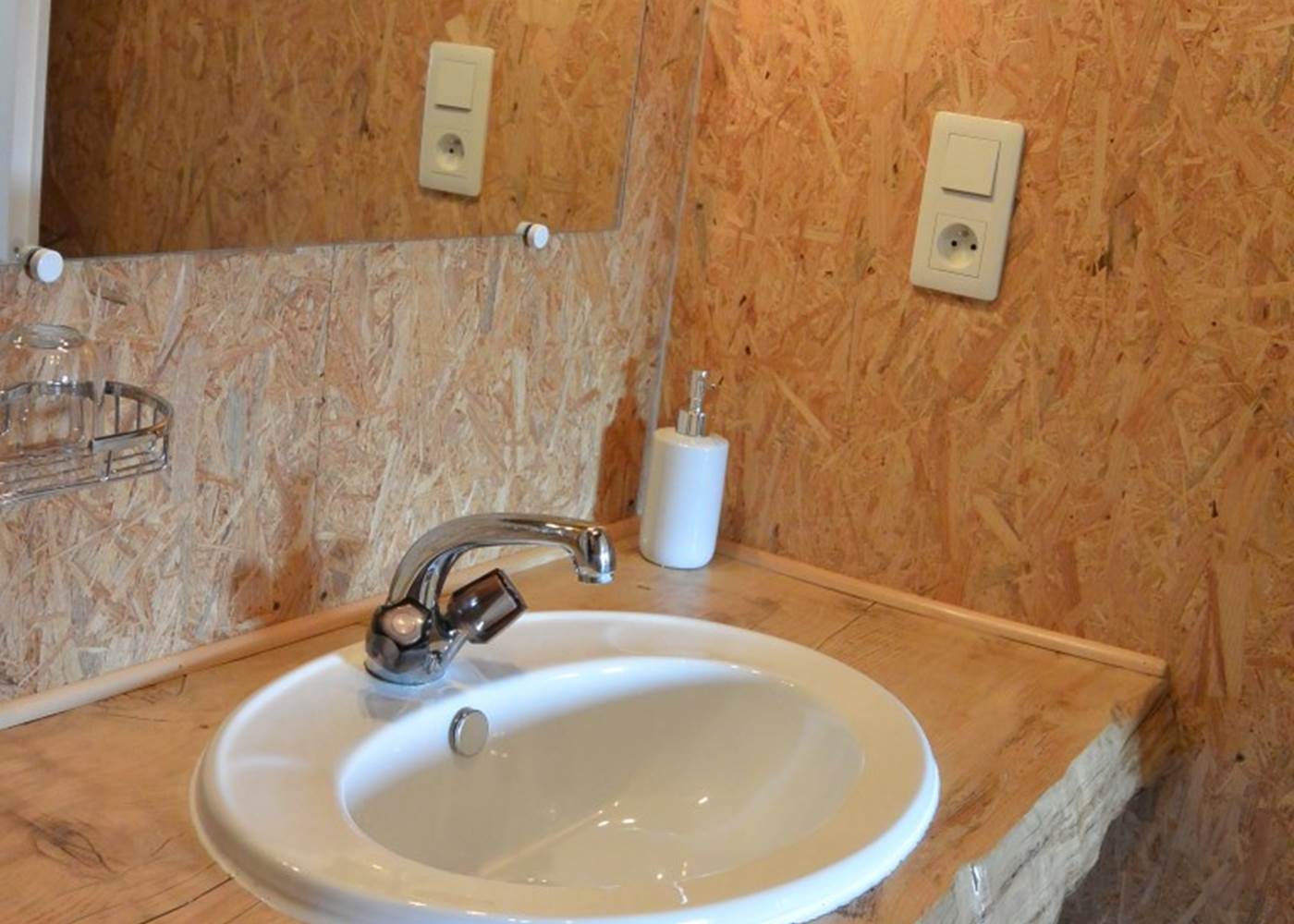 Gîte Tré le grenier - charmant gîte - Gîte le Bas - pour 5 personnes - salle de bain