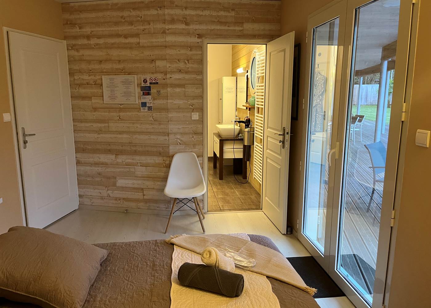 vue sur la salle de douche