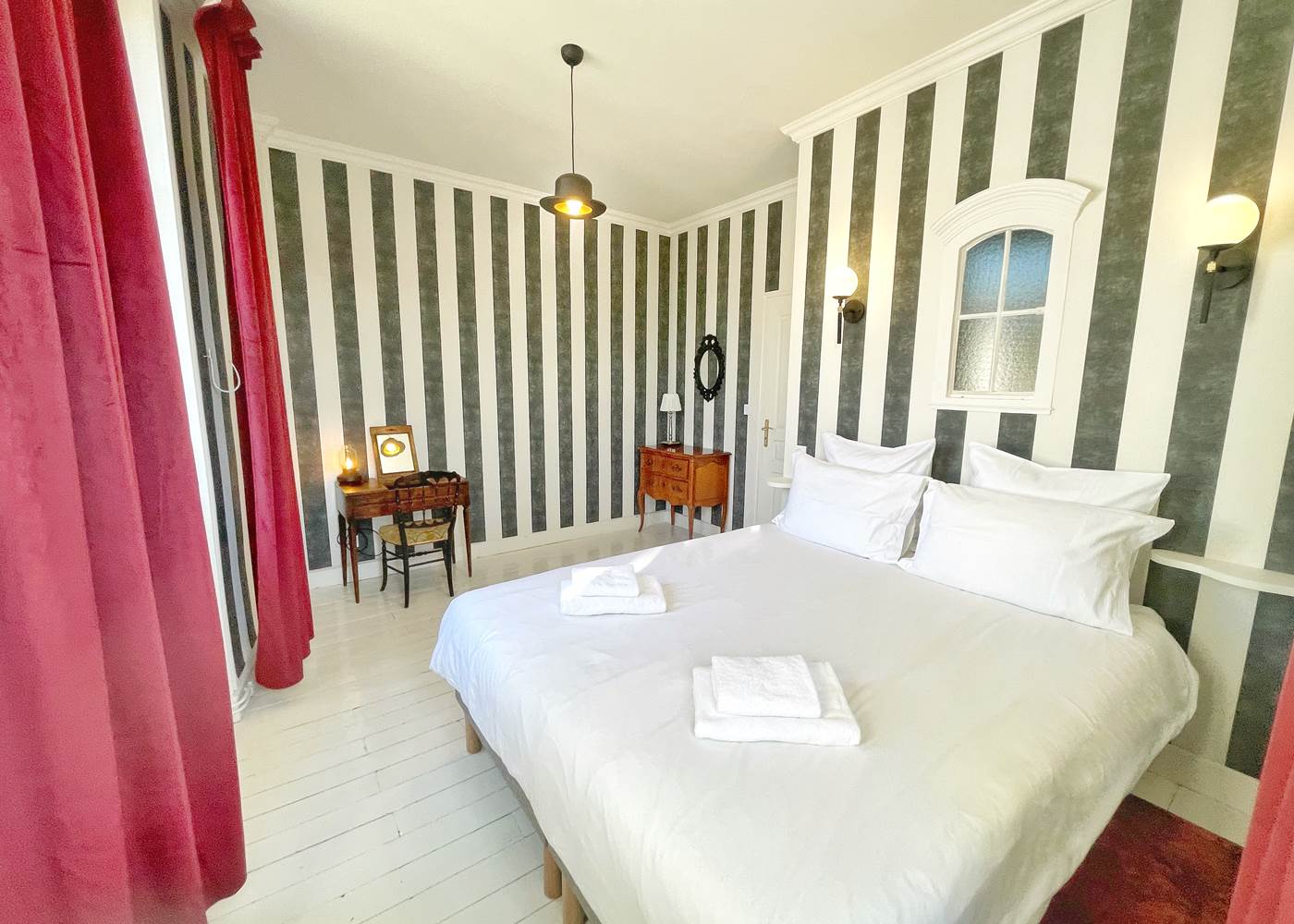 La Maison Voyage 41 - vue ensemble chambre deux personnes - Suite Familiale Magie