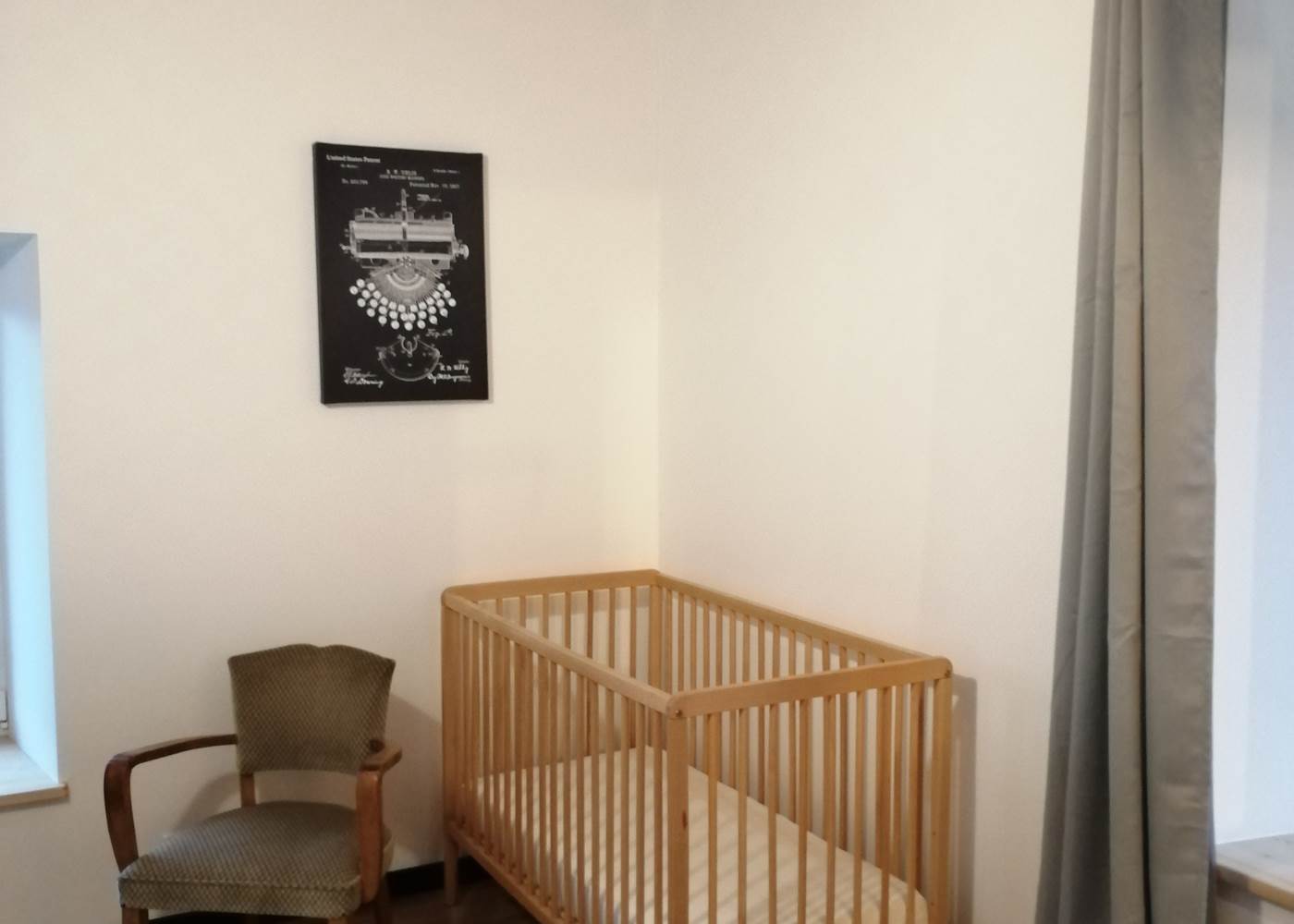 Chambre 2 au 1er étage - Lit en 160x200 + lit bébé