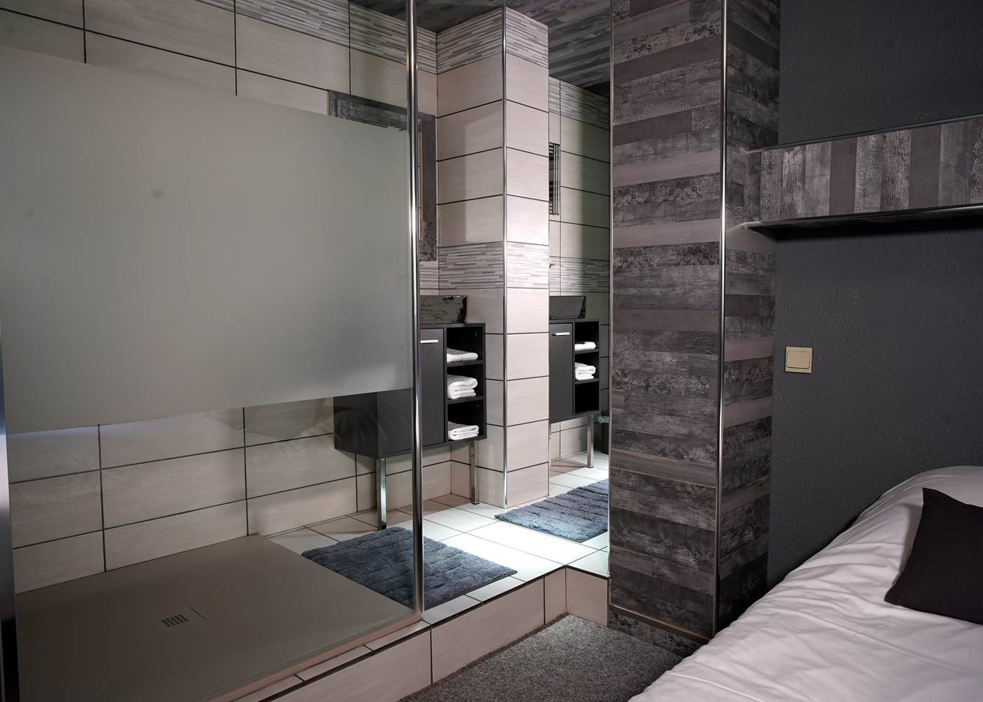 Salle d’eau design noir & gris