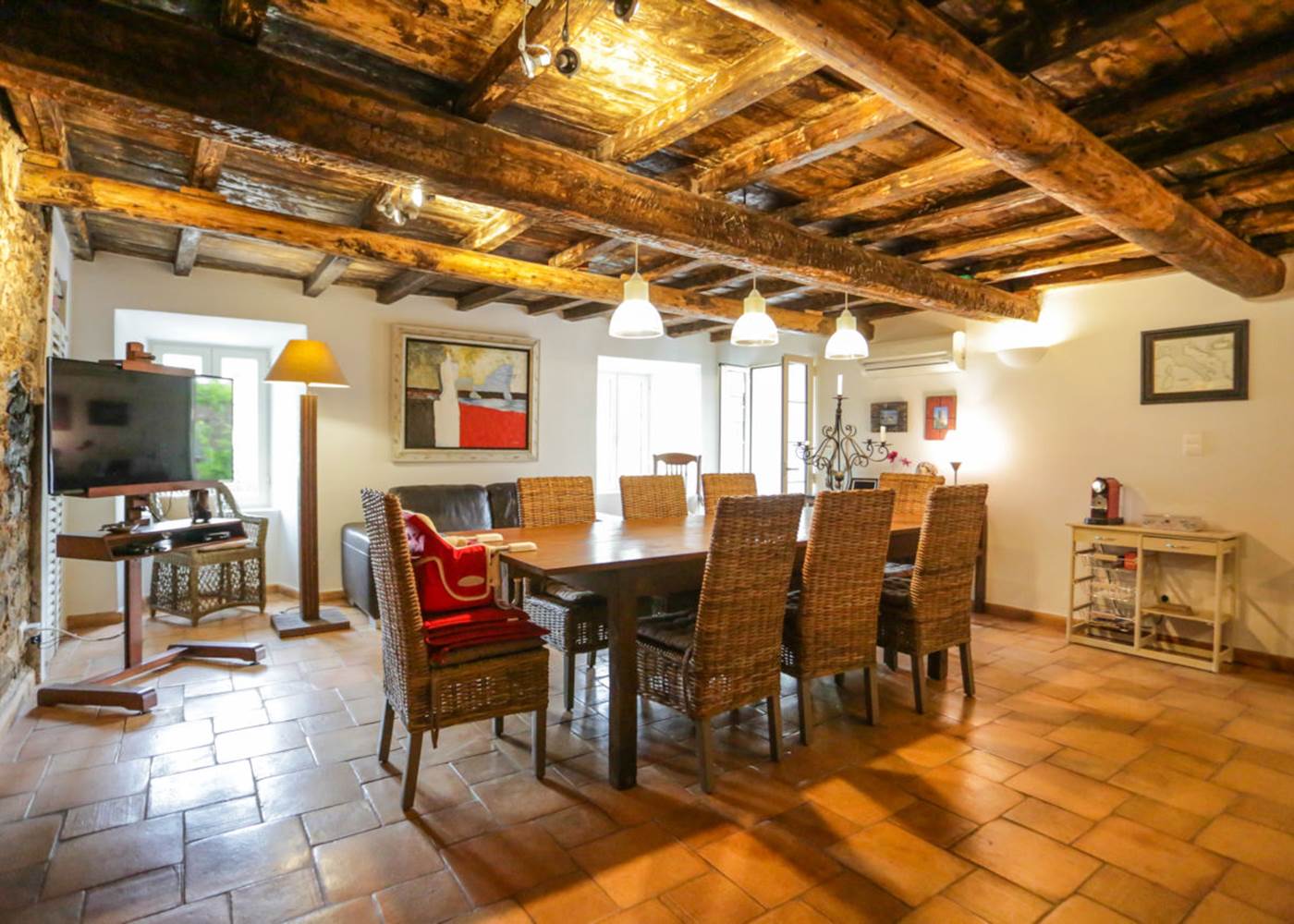 La salle à manger le salon de l'appartement