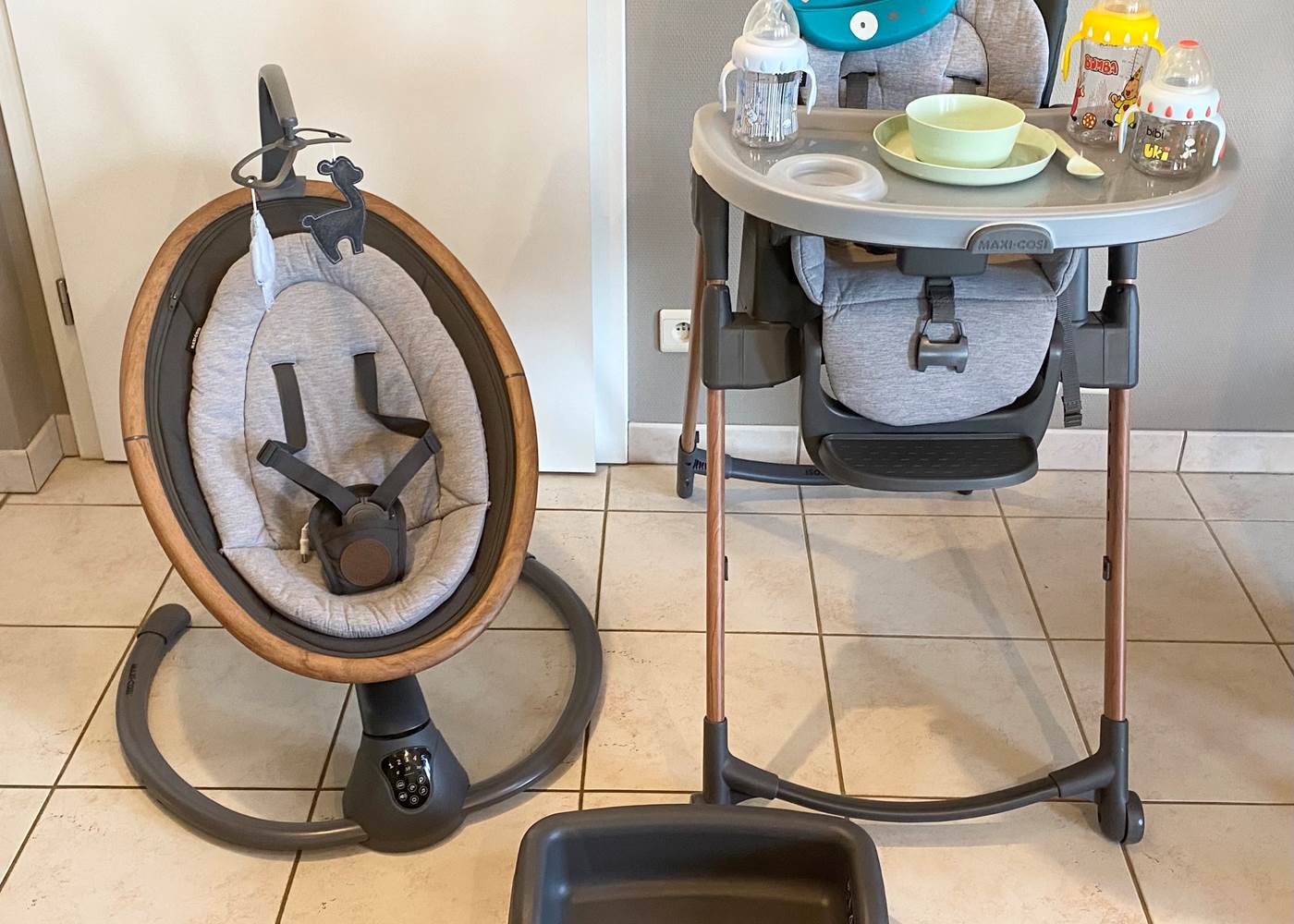 Chaise haute - Balancelle électrique et musicale - Kinderstoel -  Elektrische en muzikale wipstoel