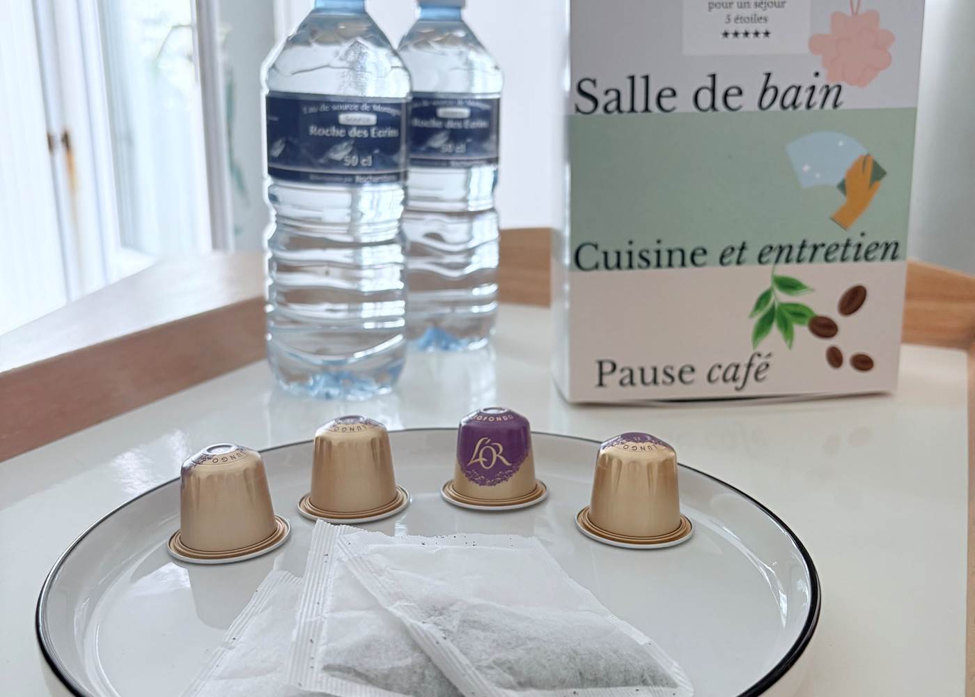 Bienvenue Maison Réthaise 2 – Séjour cosy et graphique Ambiance contemporaine dans un espace bien agencé, parfait pour savourer des moments de détente en centre-ville.