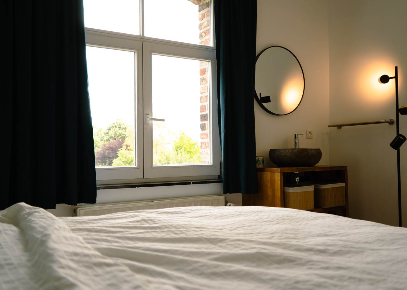 chambre avec évier  et douche privatifs