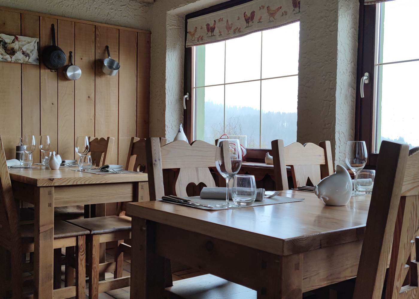 salle amanger avec vue sur le massif des vosges