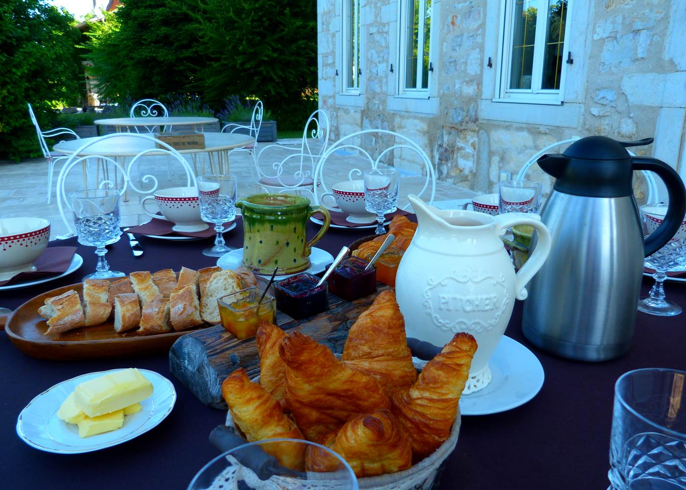 Petit-déjeuner en terrasse