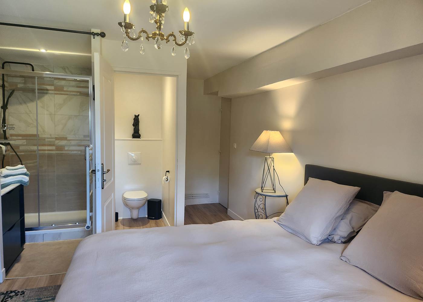 CHAMBRE D'HOTE CONFORTABLE LIT 2 PERSONNES 160CM