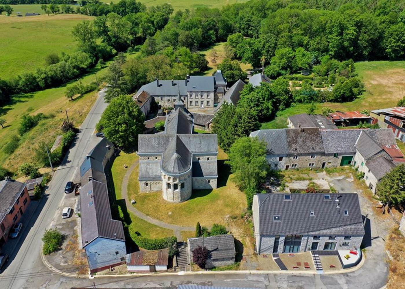 Vue partielle de Xhignesse - façade de La Grange de David